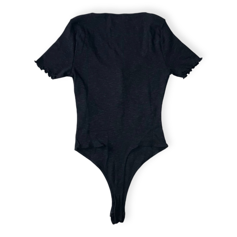 ASOS DESIGN Womens petites short sleeve snaps front bodysuit in black - Picture 4 of 7